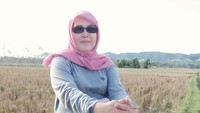 Asma Dewi ditangkap di Kompleks Angkatan Kepolisian Republik Indonesia (AKRI), Ampera, Jakarta Selatan pada Jumat (8/9). Penangkapan itu terkait hate speech Asma Dewi di media sosial Facebook.