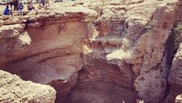 Satu-satunya cara untuk menjamah Majlis Al Jin adalah dengan menggunakan teknik Single Rope Technique (Dok. aly.almasri/Instagram)