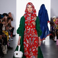 Vivi mempunyai pesan Islami di balik rancangannya, dengan memperlihatkan keragaman abaya. Foto: Getty Images