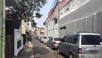 Potret Bahu Jalanan Kampung Jakarta yang Jadi Parkiran Liar