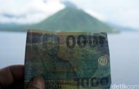 Uang seribu rupiah lama dan Pulau Maitara (Wahyu/detikTravel)