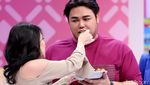 Ciee...Ayu Ting Ting Suapin Ivan Gunawan