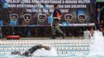 Melihat Keseruan Lomba Renang Militer