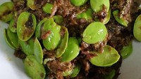 Bagaimana tidak pengin ambil nasi putih, kalau melihat masakan @yatiezzraat ini. Petai segar dibelah, dimasak dengan ikan bilis dan tempoyak!Foto: Istimewa