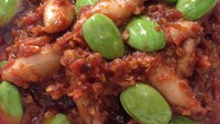 Cumi asin sambal petei buatan @sambaljudes_official ini bisa dipesan online. Buat penyuka pedas dan petai ini lauk yang pas.Foto: Istimewa
