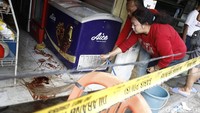 Pelaku FH yang tertinggal langsung ditangkap dan dihakimi warga yang tengah ronda malam. Sementara 3 pelaku lainnya berhasil membawa kabur uang tabungan milik korban, 2 unit hp, dan 15 Slop Rokok. Polisi masih terus melakukan pengejaran terhadap para pelaku yang kabur.