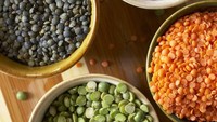 Biji-bijian dan kacang lentil kaya akan serat dan protein nabati, ditambah mineral dan vitamin B. Secara keseluruhan, makanan ini dapat membantu sistem saraf dan otot, dan membangun massa tubuh tanpa lemak. Foto: Istimewa