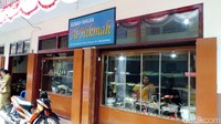 Rumah Makan Al Hikmah buka dari pagi hingga malam hari. Tak lengkap rasanya ke Ternate kalau tidak mampir ke sini untuk berwisata kuliner khas setempat (Wahyu/detikTravel)