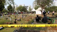 Abi lalu ditemukan oleh pihak keluarga dan dibawa ke rumah sakit. Dia sempat tak sadarkan diri beberapa hari hingga akhirnya meninggal dunia.