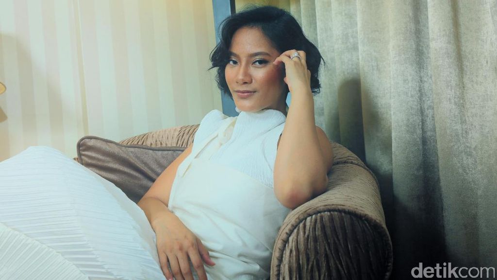 Dulu Bukan Gadis Populer, Kini Tara Basro Keren Lho!