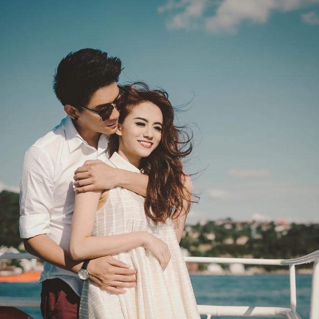 Ifan yang merupakan vokalis band Seventeen menikahi seorang presenter acara infotainment cantik bernama Dylan Sahara.