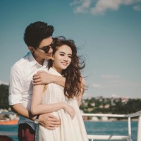 Ifan yang merupakan vokalis band Seventeen menikahi seorang presenter acara infotainment cantik bernama Dylan Sahara.