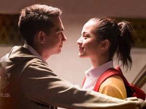 Menyaksikan Kembali Film Posesif