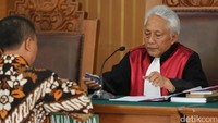 29 September 2017: Putusan gugatan praperadilan dibacakan. Hasilnya, hakim tunggal Cepi Iskandar menyebut penetapan tersangka terhadap Novanto tidak sah.  (Foto: Ari Saputra)