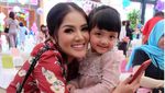 Begini Gaya Cantik Nindy saat Pakai Piama yang Sedang Hits