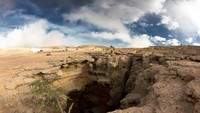 Majlis Al Jin, begitulah gua ini disebut. Gua ini berada di Desa Fins, Willyat Qurrayat, Oman (Dok. Haunted History/Facebook)