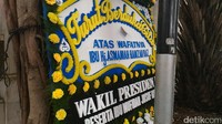 Foto: Wakil Presiden Jusuf Kalla beserta Ibu Mufidah Kalla juga mengirim karangan bunga. (Wildan-detikcom)