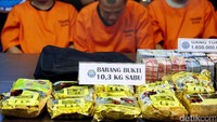 Selain mengamankan sabu seberat 10,39 kg, tim gabungan juga menyita uang senilai Rp 1,6 miliar.