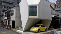 Rumah mungil di Tokyo terlihat sangat modern lengkap dengan garasi mobil. Istimewa/Boredpanda.