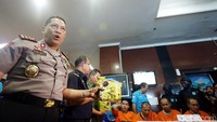 Buwas menjelaskan penangkapan tersangka dilakukan pada Minggu (27/8) sekitar pukul 07.30 WIB di Pasar Makkawing, Sanggau, Kalimantan Barat.