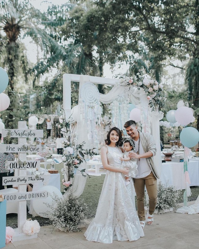 Nastusha Olivia Alinskie, putri Chelsea Olivia dan Glenn Alinskie ini juga baru saja berulang tahun yang ke-1. Pesta ulang tahun Nastusha digelar di Hotel Dharmawangsa, Jakarta. Foto: Dok. Instagram
