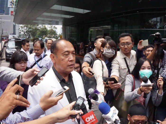 Foto: Tim dokter DPR cek Setya Novanto di RS Omni. (Arief Ikhsanudin/detikcom). Foto: Tim dokter DPR cek Setya Novanto di RS Omni. (Arief Ikhsanudin/detikcom).