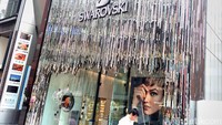 Mulai dari merek Prada hingga Dior bisa dijumpai di Ginza.