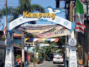 Melihat Kesibukan Kampung Kue Tradisional di Surabaya Sejak Pagi