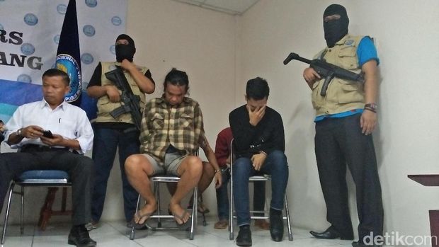 Paket tersebut dikirim dari Medan ke Tangerang pada Sabtu (9/9) lalu menggunakan jasa pengiriman barang