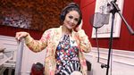 Gaya Krisdayanti saat Isi OST Ayat-Ayat Cinta 2