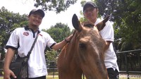 Chester dirawat oleh dua orang dokter hewan yaitu drh Rizqi Putratama dan drh Gilang Ajiwiratama