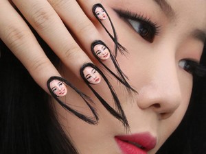 Ngeri, Wanita yang Kukunya Ditumbuhi Rambut Ini Jadi Viral