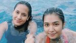 Tahan Godaan! Saat Pevita Pearce dan Mikha Tambayong Berbikini
