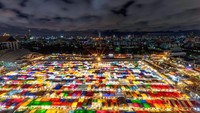 Di kalangan traveler, nama Pasar Malam Ratchada di Bangkok tengah menjadi buah bibir karena bentuknya yang mirip tetris (@deawtheanalog/Instagram)