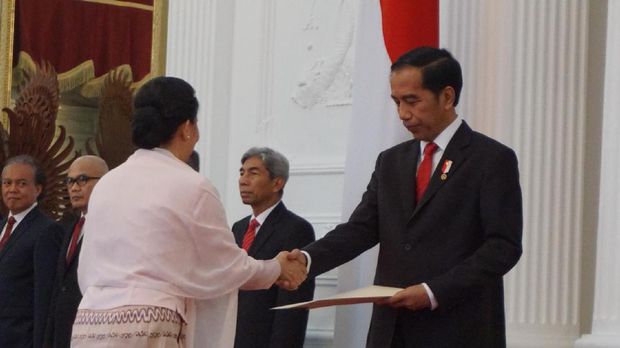 Para Dubes  menyerahkan langsung kredensial itu kepada Presiden Jokowi di Ruang Kredensial Istana Merdeka.