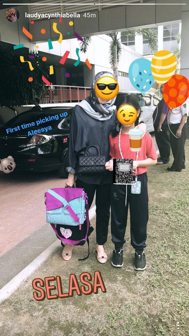 Laudya Cynthia Bella Kok Tutupi Wajahnya dan Anak Saat ke Sekolah?