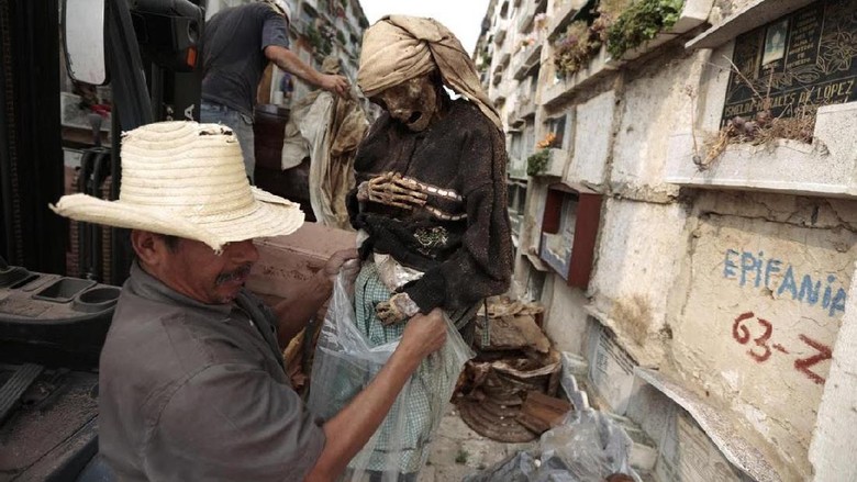 Foto: Pembersih kuburan di Guatemala (Reuters) Foto: Pembersih kuburan di Guatemala (Reuters)