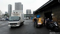 Tsukiji Fish Market merupakan salah satu pasar ikan tertua dan terbesar di Jepang, bahkan di dunia.