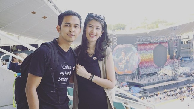 Indra Perdana Sinaga yang akrab disapa Naga Lyla juga memiliki istri yang cantik bernama Feby Rizky Andhika Siregar. Foto: Instagram