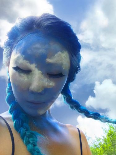 Ngeri, Wanita yang Kukunya 'Ditumbuhi' Rambut Ini Jadi Viral