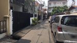 Potret Bahu Jalanan Kampung Jakarta yang Jadi Parkiran Liar