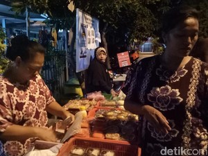 Kisah Mantan Aktivis Buruh Penggagas Kampung Kue Tradisional