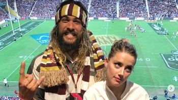 Mereka bahkan kelewat akrab di Instagram. Dari semua lelaki yang pernah singgah di hidupnya, malah lebih banyak foto Jason Momoa ketimbang Elon Musk atau bahkan Johnny Depp yang pernah menjadi suaminya. Foto: Instagram Amber Heard