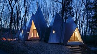 Sebuah rumah di kawasan Nasu, Jepang, dibangun dengan bentuk segitiga dan berbahan kayu. Istimewa/Boredpanda.
