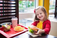 Anak-anak Bisa Nyaman Makan Dan Bermain Di Restoran Ramah Anak