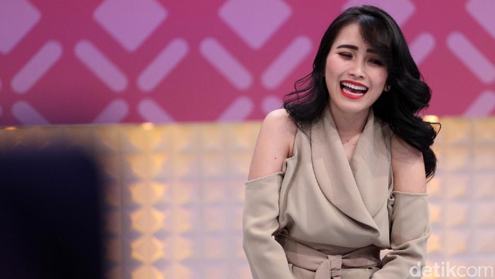 Ibunda Kesal, Ayu Ting Ting Memar Gara-gara Dibanting Atlet Judo?