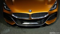 Mobil membawa ciri khas roadster klasik seperti sumbu roda panjang dan siluet mengalir dengan bagian belakang yang kompak diperkaya dengan ciri desain kontemporer dari BMW. Foto: BMW