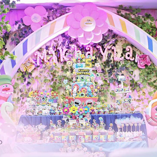 Pesta ulang tahun kelima Mikhayla bertema Trolls. Foto: Dok. Instagram