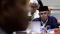Ketua KPK Agus Rahardjo mendengarkan pertanyaan anggota Komisi III DPR.