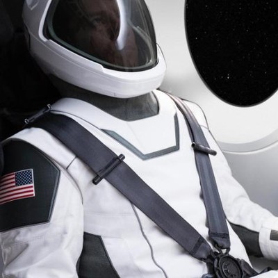Pakaian luar angkasa SpaceX. Foto: Elon Musk Pakaian luar angkasa SpaceX. Foto: Elon Musk
